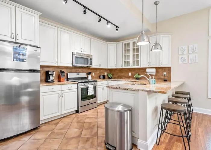 Stunning Shadyside 2 Bedroom Suite, First Floor Unit In Walkable Area Pittsburgh