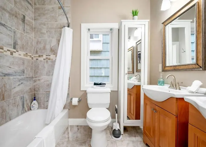 Stunning Shadyside 2 Bedroom Suite, First Floor Unit In Walkable Area * Pittsburgh