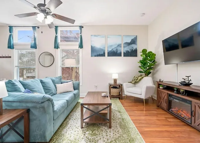 Stunning Shadyside 2 Bedroom Suite, First Floor Unit In Walkable Area *