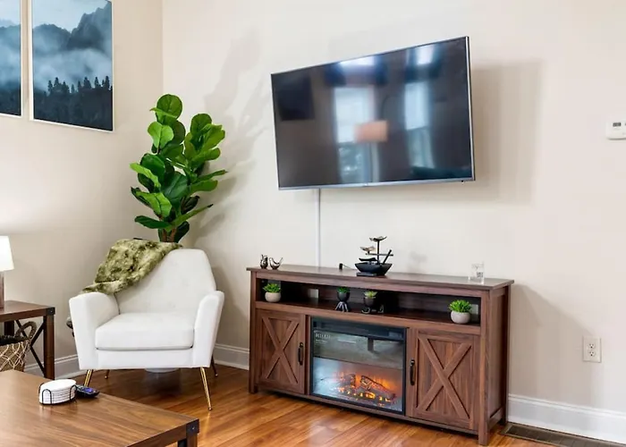 Apartment Stunning Shadyside 2 Bedroom Suite, First Floor Unit In Walkable Area *