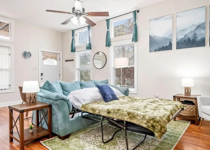 Stunning Shadyside 2 Bedroom Suite, First Floor Unit In Walkable Area Apartment