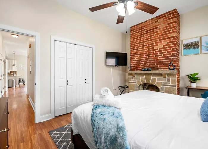 Stunning Shadyside 2 Bedroom Suite, First Floor Unit In Walkable Area