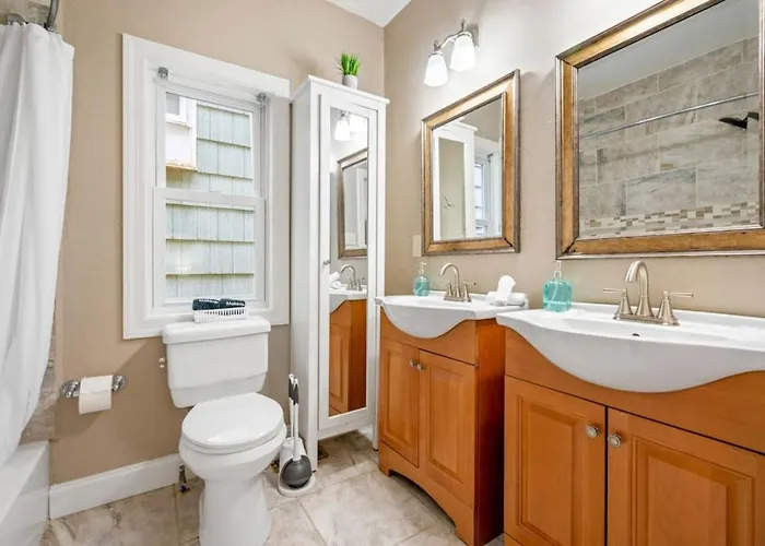 Stunning Shadyside 2 Bedroom Suite, First Floor Unit In Walkable Area