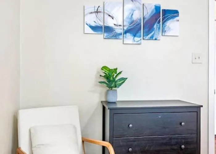 Stunning Shadyside 2 Bedroom Suite, First Floor Unit In Walkable Area Apartment Pittsburgh
