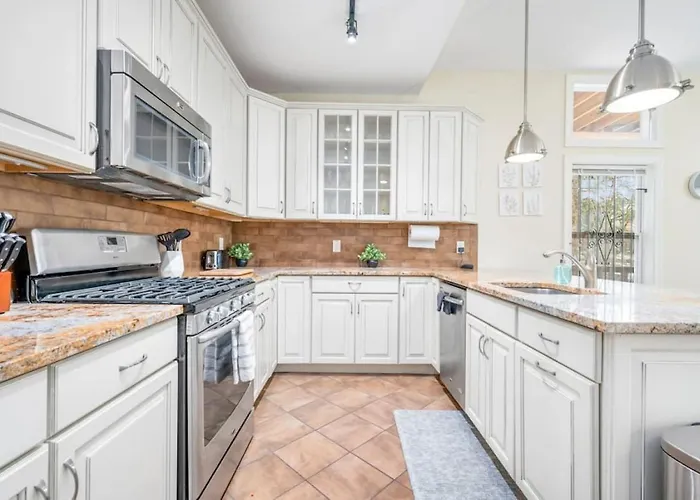 Stunning Shadyside 2 Bedroom Suite, First Floor Unit In Walkable Area Pittsburgh