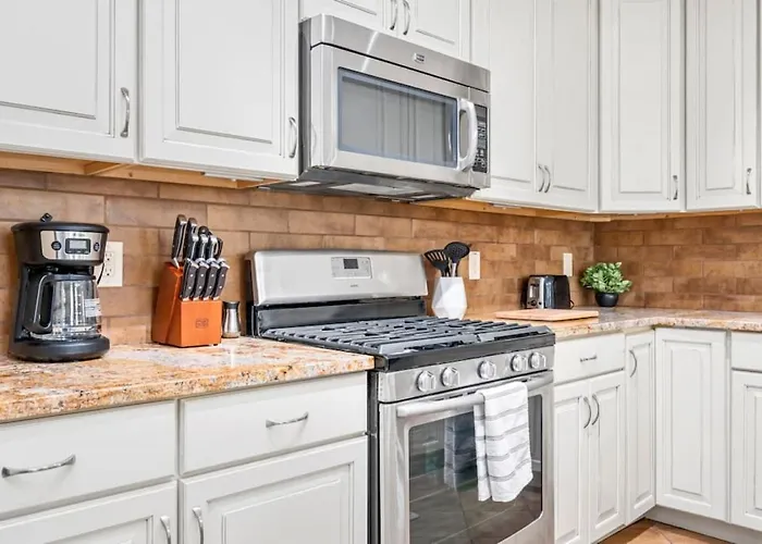 Apartment Stunning Shadyside 2 Bedroom Suite, First Floor Unit In Walkable Area Pittsburgh