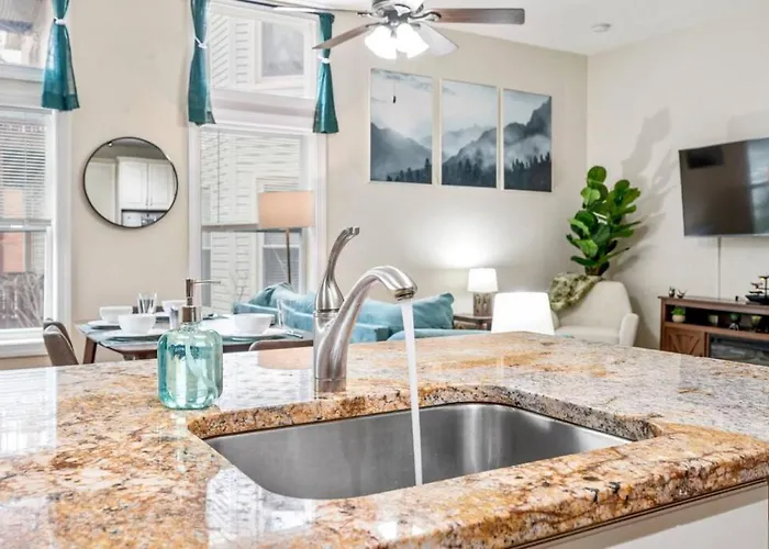 Stunning Shadyside 2 Bedroom Suite, First Floor Unit In Walkable Area Pittsburgh