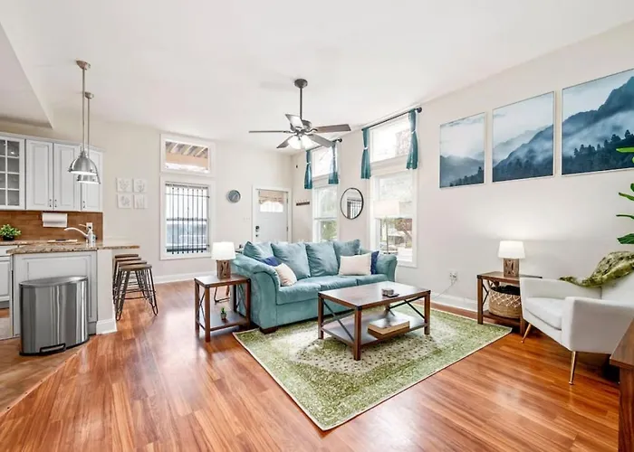 Stunning Shadyside 2 Bedroom Suite, First Floor Unit In Walkable Area Apartment