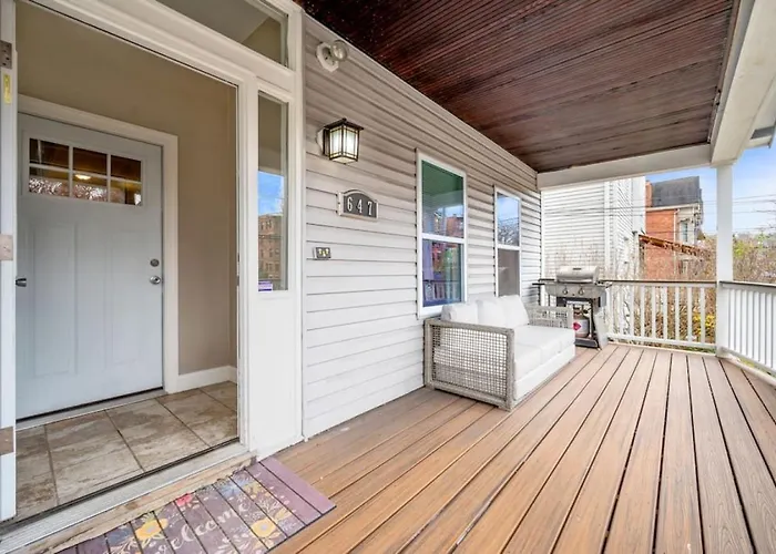 Stunning Shadyside 2 Bedroom Suite, First Floor Unit In Walkable Area *