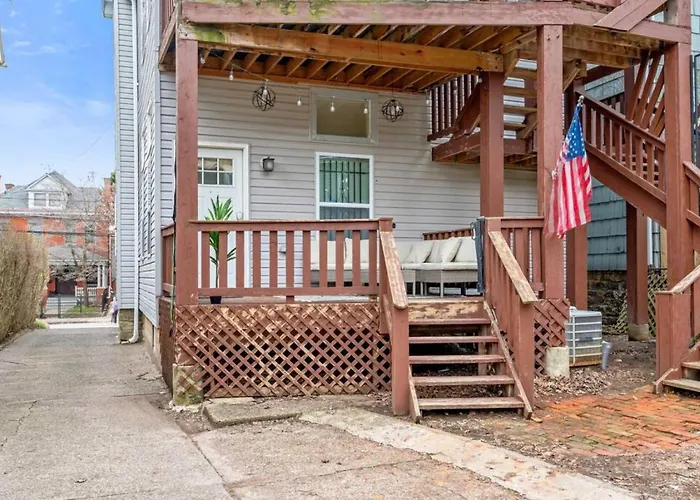 Stunning Shadyside 2 Bedroom Suite, First Floor Unit In Walkable Area Apartment *